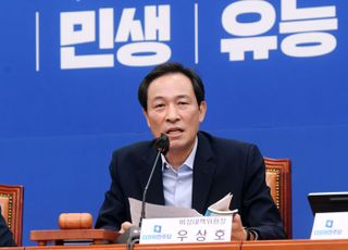 우상호 "집권당 내부 복잡하고 민생 위기, 대통령이 한가하게 휴가 즐겨"