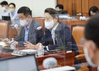 박순애 '만 5세 입학' 학제개편안 기습 발표에…교육위 "장관이 핵폭탄 투척"