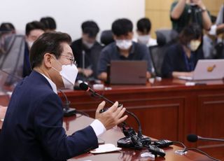 이재명 " 기소수사권 가진 검경이 정치에 개입하고 영향을 주고 특정 세력의 이익에 도모하는 이런 나라는 없다"