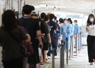 신규 확진자 12만명 육박…해외 유입 600명 역대 최다