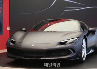 페라리 '296 GTS', 우아한 곡선