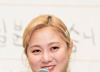 박나래, 촬영 중 십자인대 파열 "수술 예정…스케줄 조정 중"