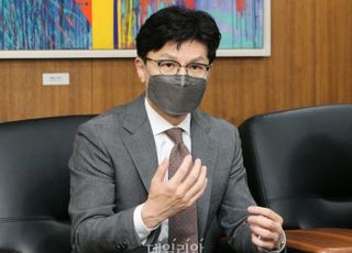 檢, 한동훈 '채널A 사건' 휴대폰 돌려줘…2년간 비밀번호 못 풀었다