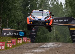 현대차 월드랠리팀, WRC 핀란드 랠리서 우승컵 거머줘