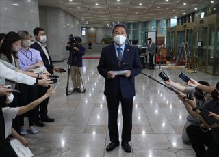 박진 외교부 장관, 한중외교장관 회담 위해 중국 출국 전 도어스테핑