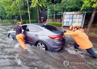 서울 관악구 폭우로 도림천 범람…인근 주민 대피 공지 (영상)