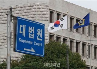 'MB 특활비 4억 제공' 김성호 前 국정원장 최종 무죄 확정