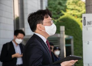 입장발표하는 국바세 대표 신인규 변호사