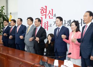 윤석열 정부 출범 100일만에 비대위 꾸린 국민의힘, 주호영 비대위 공식 출범