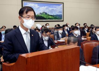 고용노동부 소관 2021년도 결산 제안 설명하는 이정식 고용노동부 장관