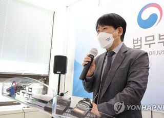 추미애 시절 ‘탈검찰화 기조' 발탁…이상갑 법무부 법무실장 '사의'