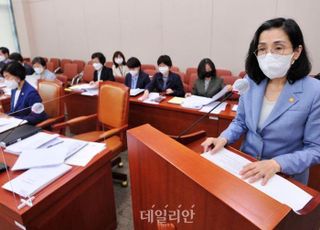 여가부 장관 "버터나이프크루 폐지할 것…권성동 지시 때문 아냐"