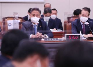 외통위 출석한 박진 외교부 장관과 권영세 통일부 장관 