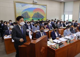 결산보고하는 김주현 금융위원장