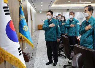 "실전과 똑같아야 국민 지킨다"…'민방위복' 尹대통령, '을지국무회의' 첫 주재