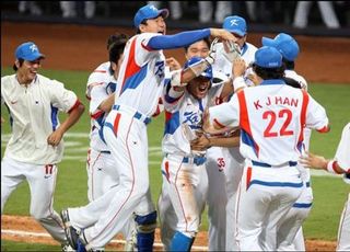 ‘8월 23일은 야구의 날’ 격분한 강민호…14년 전 베이징서 무슨 일이?