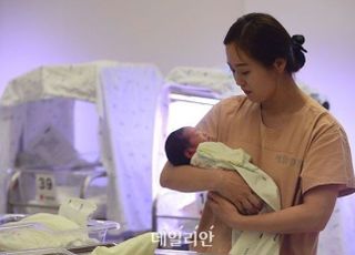 [인구 절벽①] 합계출산율 0.8명대 ‘턱걸이’…최저 기록 또 경신