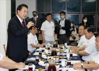 국민의힘 연찬회 찾아 인사말하는 윤석열 대통령