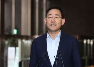 "매우 당혹스럽다" 답변하는 주호영