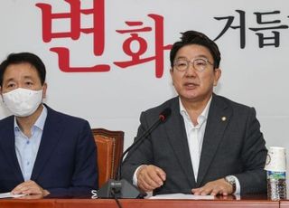 권성동 사퇴 요구 봇물...윤상현·유의동·최재형 "새 원내대표 선출해야"