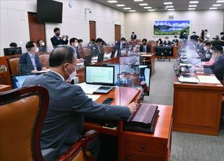 외통위, 한국 전기자 보조금 제외 미국 '인플레이션 감축법'(IRA)에 대한 우려 결의안 채택