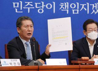 '경찰이 백현동 개발 관련 이재명 대표 허위사실 유포 혐의 검찰 송치'  관련 발언하는 정청래 최고위원