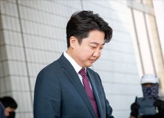 이준석 또 윤리위 비난 "윤핵관 이익 위하는 분들"