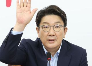 권성동, "내일 오후 새 비대위원장 발표...후보군 3명 압축"