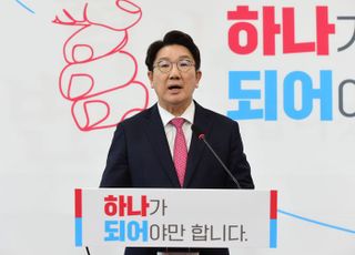 권성동, 원내대표 사퇴 의사 표명 기자회견