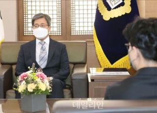 김명수 대법원장 "재판 지연 타개해 신뢰 얻어야"