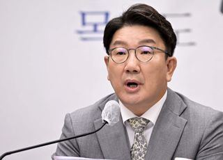 권성동 "전직 당대표가 쉼없이 돌팔매질, 당이 똘똘 뭉쳐야"