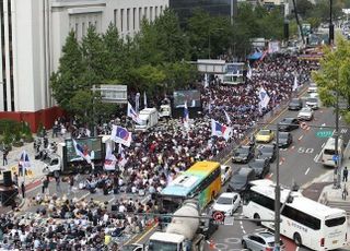 금융노조, 6년 만의 총파업...영업점 공백 대란은 없어