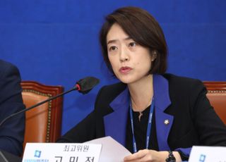 고민정 "尹, 문재인 학생에게 열등감 느끼는 학생으로 보여"