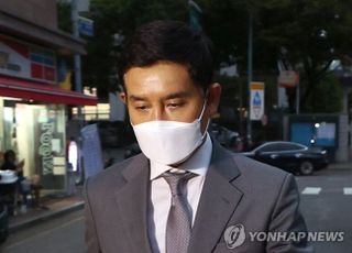 검찰, '라임 사태' 핵심 김봉현 자택서 강제 구인…"도주 우려"