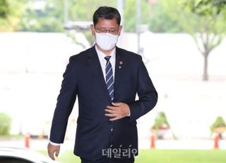 '탈북어민 강제북송' 김연철·김유근 재소환…정의용·서훈도 조만간 소환 방침