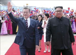 김정은, 트럼프와 친서에서 "文 아닌 각하와 비핵화 논의 원해"
