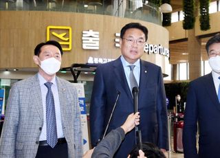 정진석 한일의원연맹 회장 출국