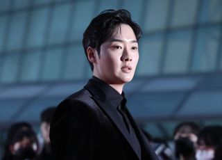 레드카펫 선 강영석 '강렬한 눈빛'