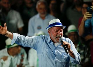 '극좌-극우' 맞선 브라질 대선, 룰라 과반 득표 실패로 결선행