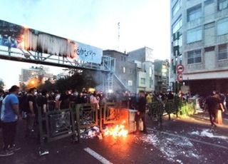 "시위 배후 미국" 이란에 미국, 추가 제재 예고로 맞불