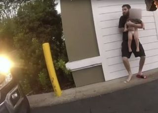 "놀라서 우는데도"…경찰에 포위되자 한 살 아기 '인간 방패'로 쓴 20대 美 남성