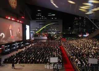 [27th BIFF] "가슴이 웅장"…관객들 환호와 함께 시작한 '부산국제영화제'
