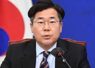 박찬대 "이재명, 성남FC 재판 10월인데 공소장도 못 봐…정치탄압"