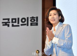 유승민 정조준한 나경원 "윤석열 징계라니…이준석 따라가나"