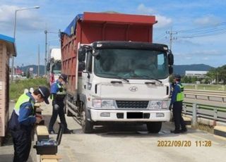 [단독] '허용중량의 3배' 과적차량 133톤도 버젓이...측정차로 회피 꼼수도 급증