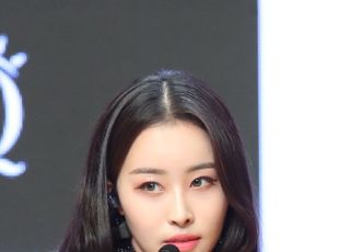 퀸즈아이 나린 '섹시한 눈빛'