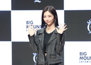 퀸즈아이 아윤 '매력 칼단발'