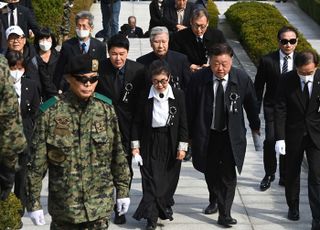 박근령 전 이사장, 박정희 전 대통령 참배