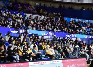 만원 관중 몰렸던 WKBL 개막전, 안전 또 안전