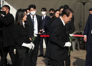 이태원 사고 사망자 조문하는 윤석열 대통령과 김건희 여사